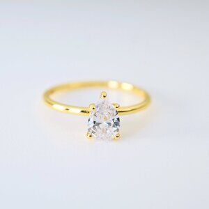 Brilliant Large Pear Cut Solitaire Crystals 5 Prongs Ring 18K Gold S925 Silver